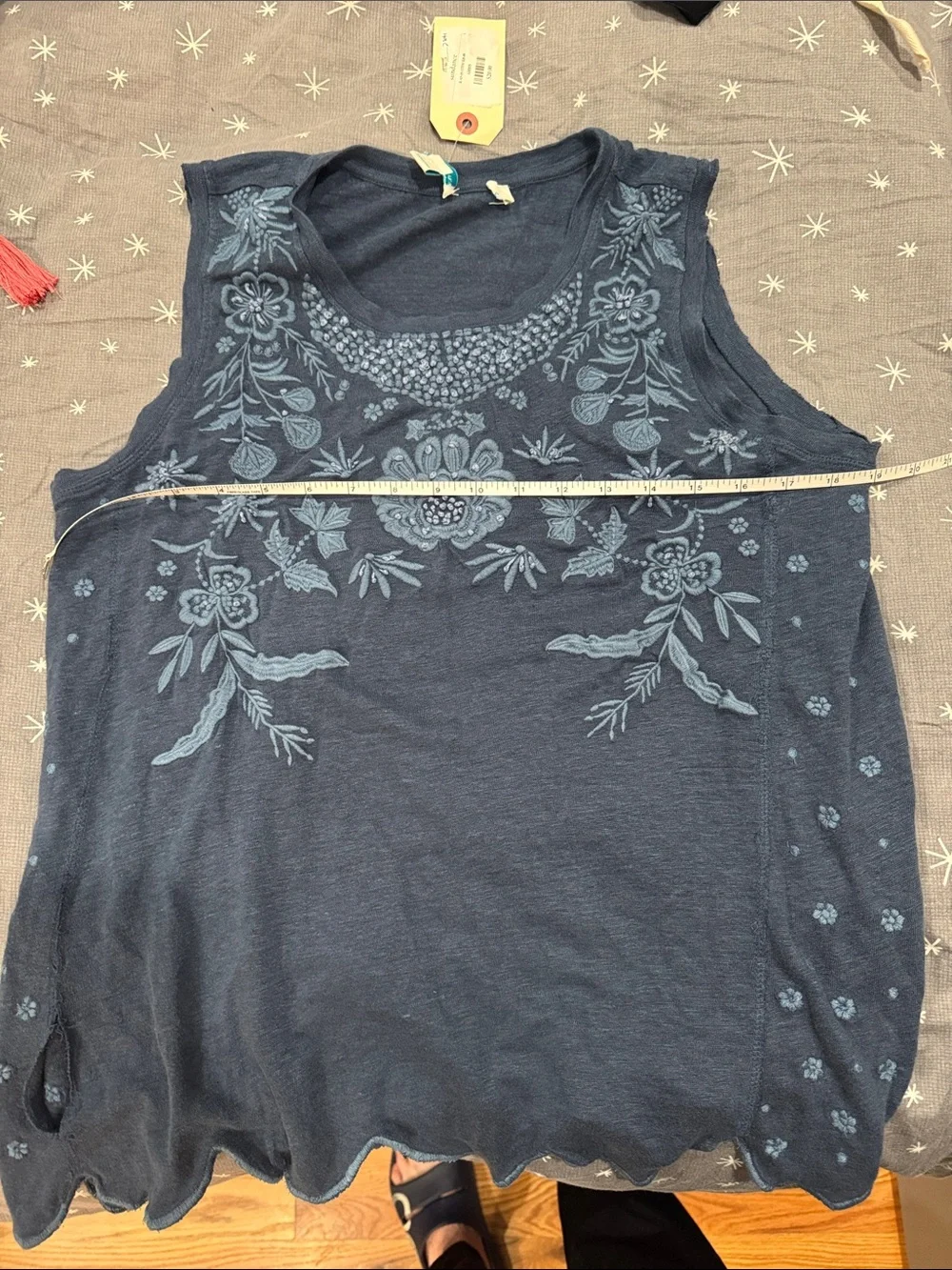 Embroidered Sleeveless Tank Top - Picture 9 of 10